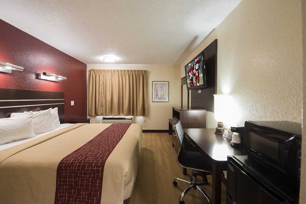 Red Roof Inn Houston Brookhollow - photo 6