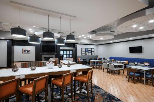 Evansville Plaza Hotel And Suites - photo 12