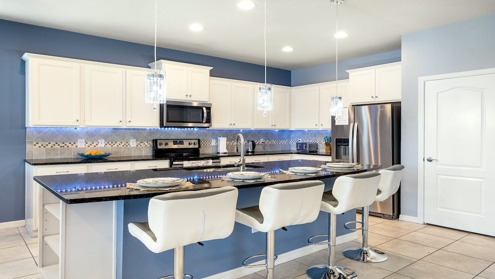 Family friendly Oasis With Game Room & Pool - photo 15