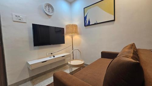 Lite Stays Khar West
