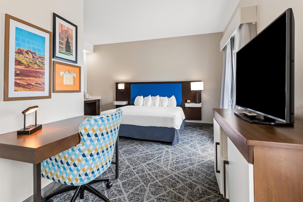 Hampton Inn Laramie - photo 12