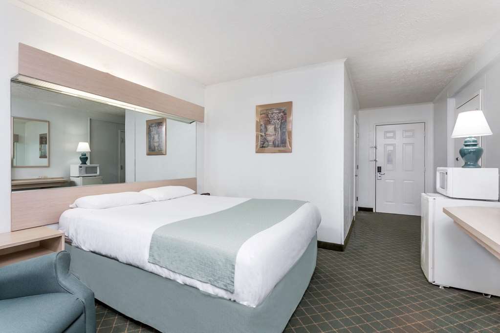 Microtel Inn & Suites By Wyndham Athens - photo 11