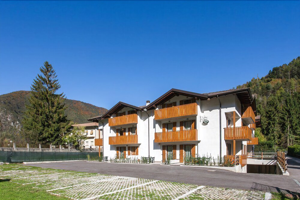 Crosina Holiday Residence Toli — 4-Star Luxury Hotel in Pieve Di Ledro, Italy