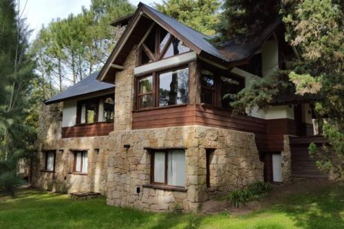 Carilo Hermosa cabaña en medio del bosque in Carilo, Argentina