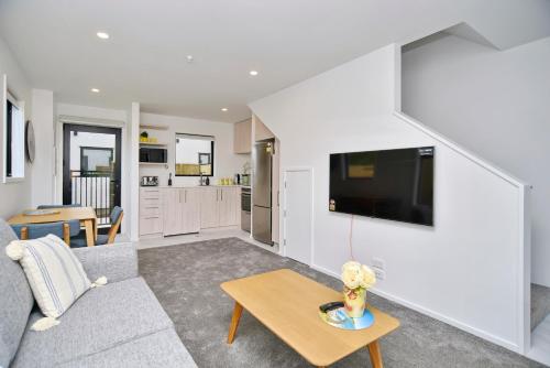 Sea air and Sandy Beach beautiful 1 bed 1 bath — 4-Star Luxury Hotel in Christchurch, New Zealand