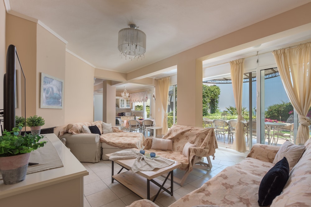 Villas F & B Summer Collection Aegean Residence — 4-Star Luxury Hotel in Kassandreia, Greece