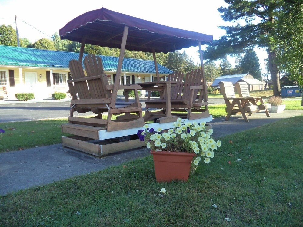 The Weathervane Motel - photo 23