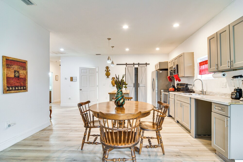 Close to Attractions: Tampa Retreat w Yard in Tampa, United States