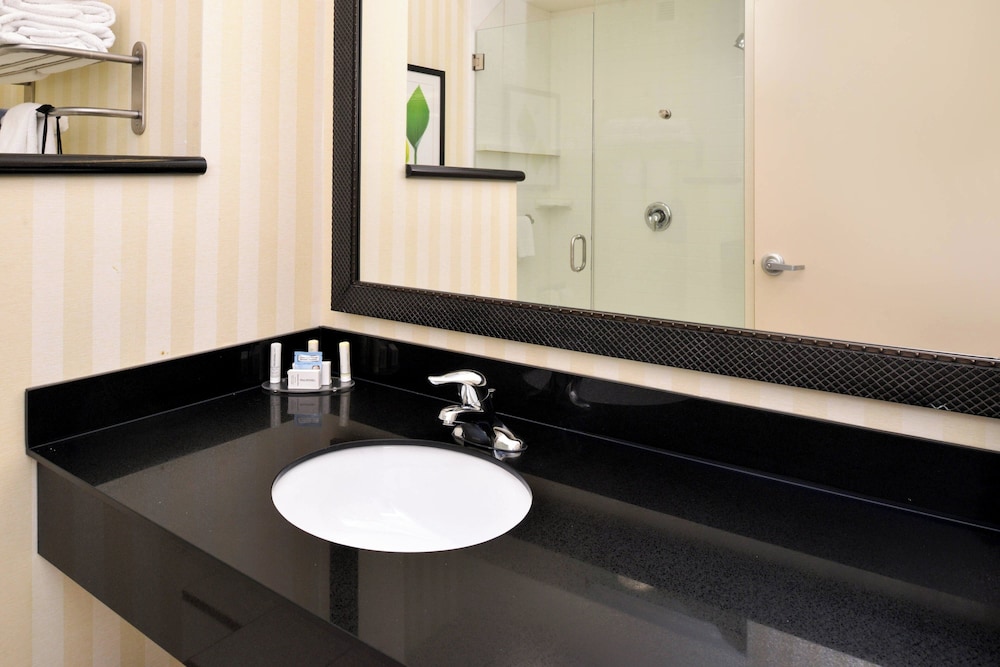 Fairfield Inn & Suites Cedar Rapids - photo 33