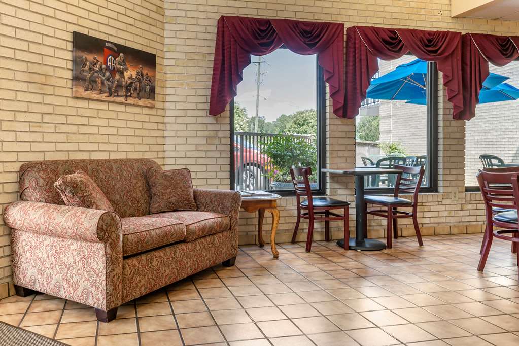 Econo Lodge Fayetteville I 95 - photo 7