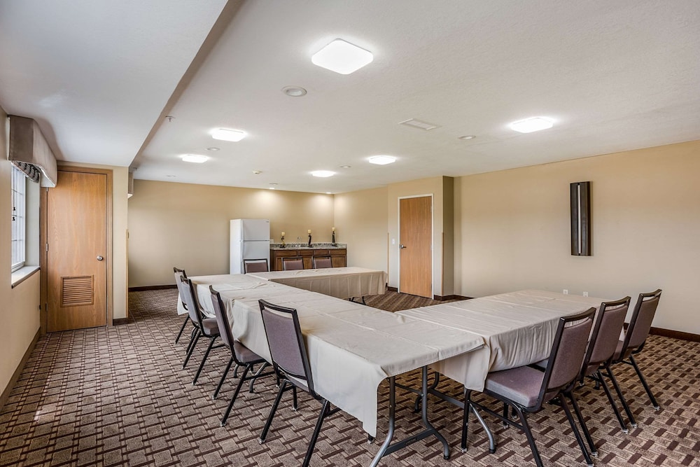 MainStay Suites Cedar Rapids North Marion - photo 59