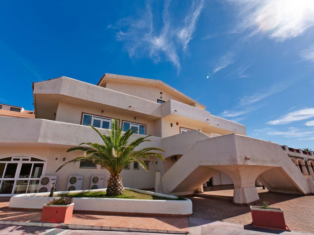 Golfo Dell’Asinara La Plage Noire Resort in Sorso, Italy