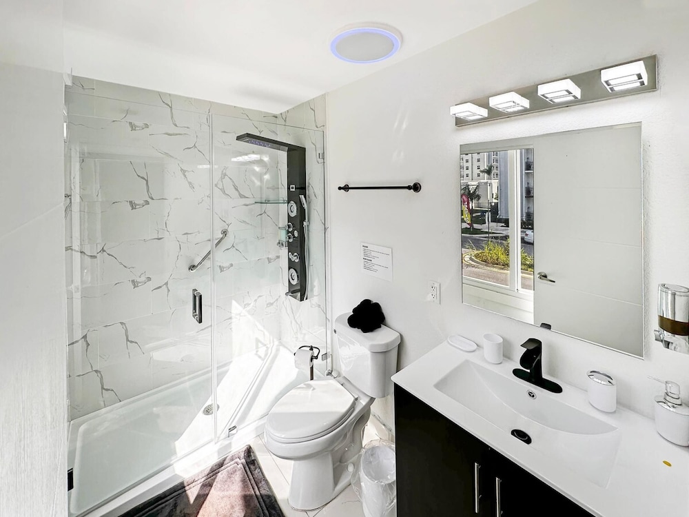Vacay Spot experience Luna Sky 65 TV BAR BBQ SHOWER massage jets music to FL Keys - photo 20