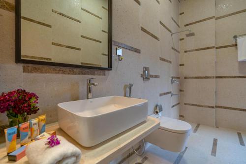 StayVista’s Sage Scenery Mountain View Villa with Infinity Pool & Terrace — Udaipur — photo 3