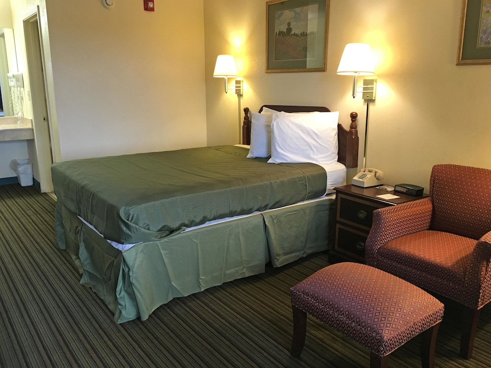 Americas Inn - photo 12