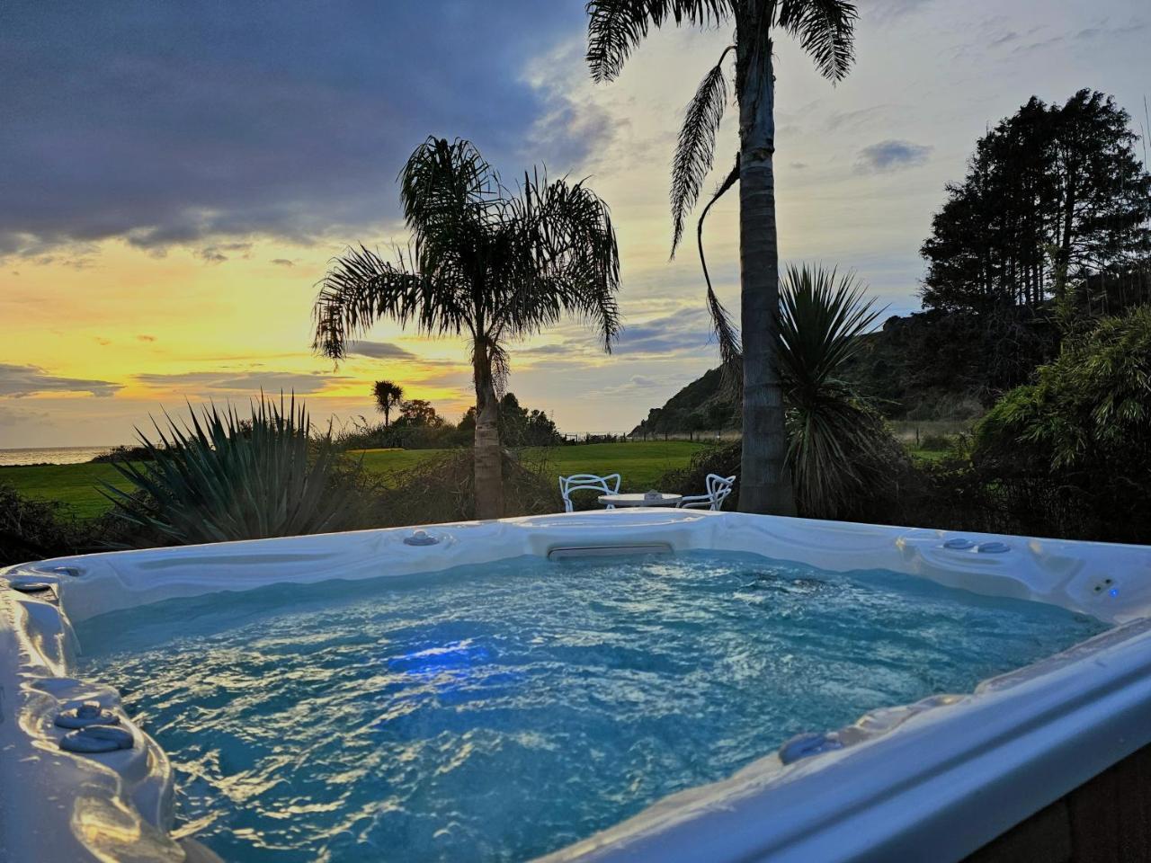 Summerspring Beachfront Accommodation — 4-Star Luxury Hotel in Takaka, New Zealand
