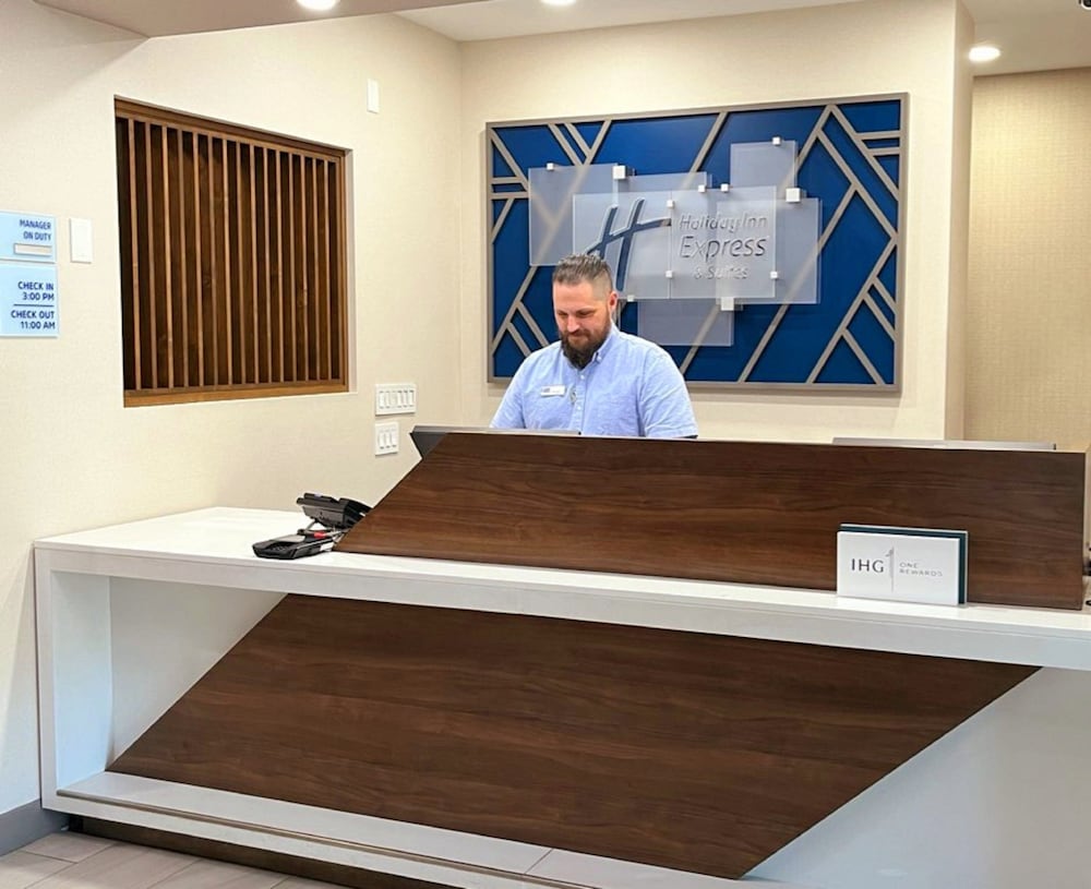 Holiday Inn Express & Suites Frazier Park by IHG - photo 47