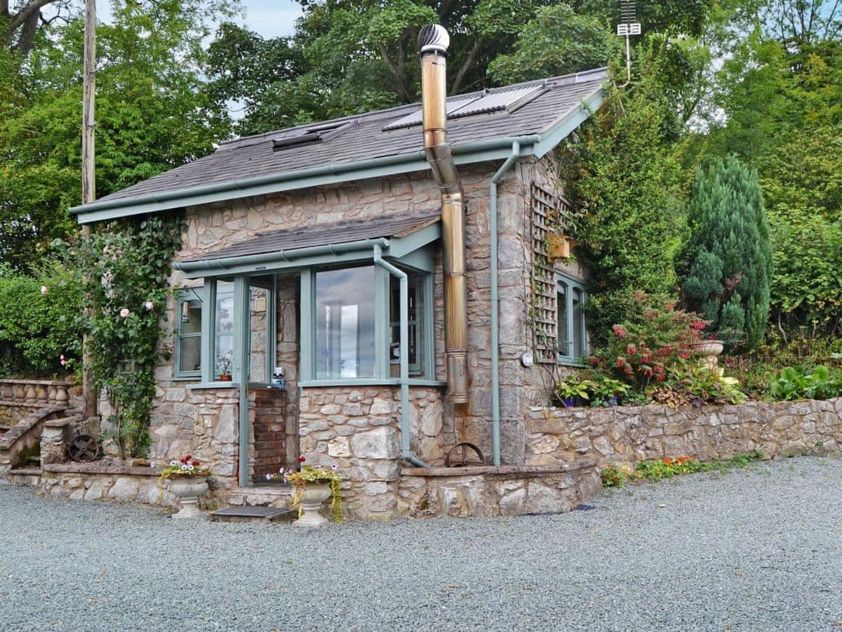 The Pigsty Cottage E2783 — 4-Star Luxury Hotel in Oswestry, United Kingdom