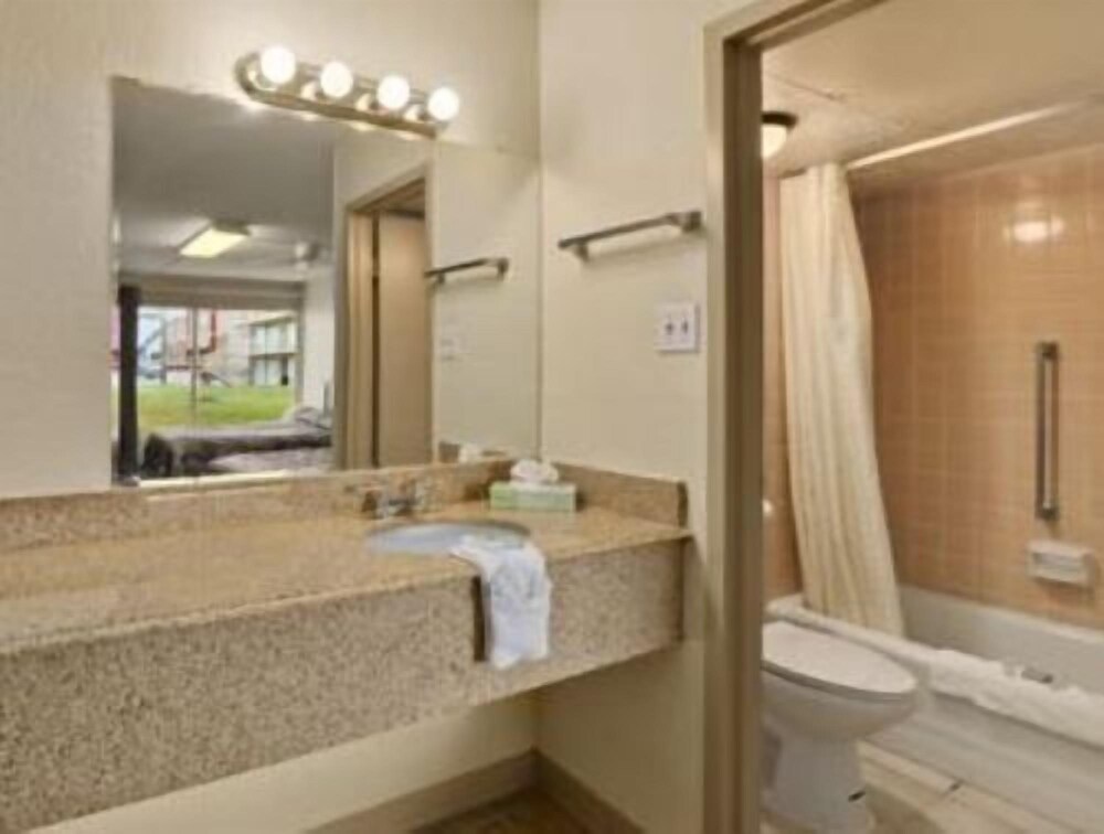 University Inn College Station - photo 15