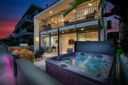 Boardwalk Studio Shared Hot Tub and Patio — 4-Star Luxury Hotel in San Diego, United States