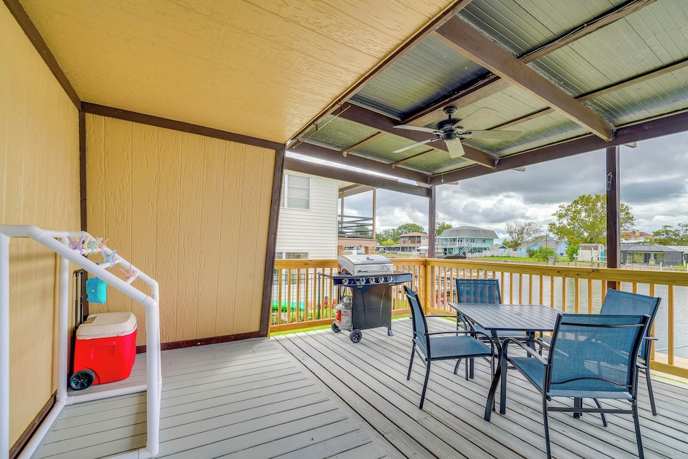 Hernando Beach Waterfront Home With Boat Dock And Deck 19532470 — Hernando Beach