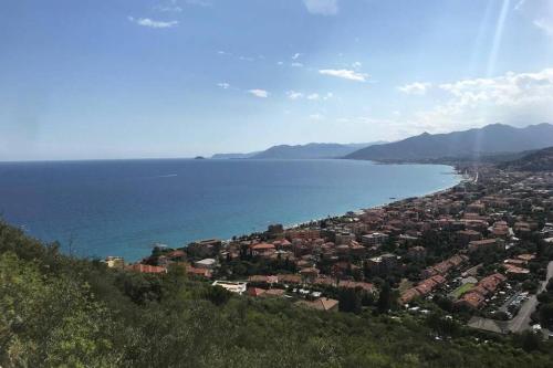 Casa indipendente su due livelli in Liguria vista mare 6 7 Posti — 4-Star Luxury Hotel in Magliolo, Italy
