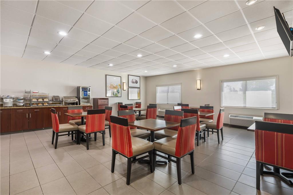 Comfort Suites Omaha Northwest - photo 44