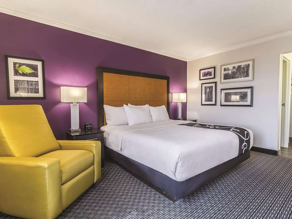 Howard Johnson by Wyndham Sacramento Downtown - photo 21