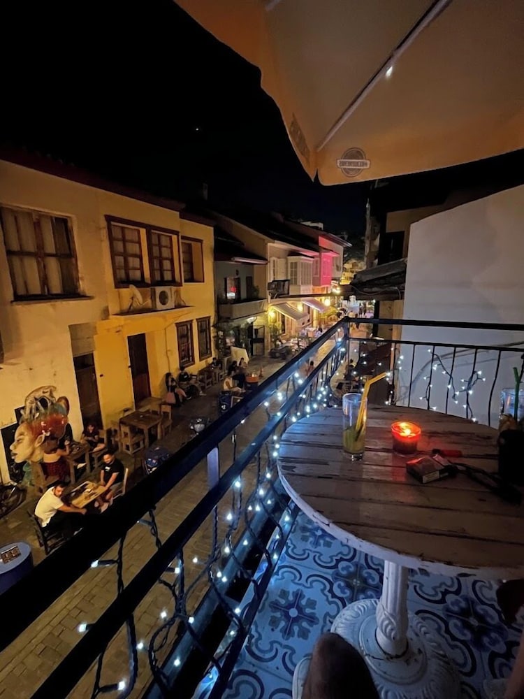 Callisto Pub & Kitchen & Hotel — Antalya — photo 2