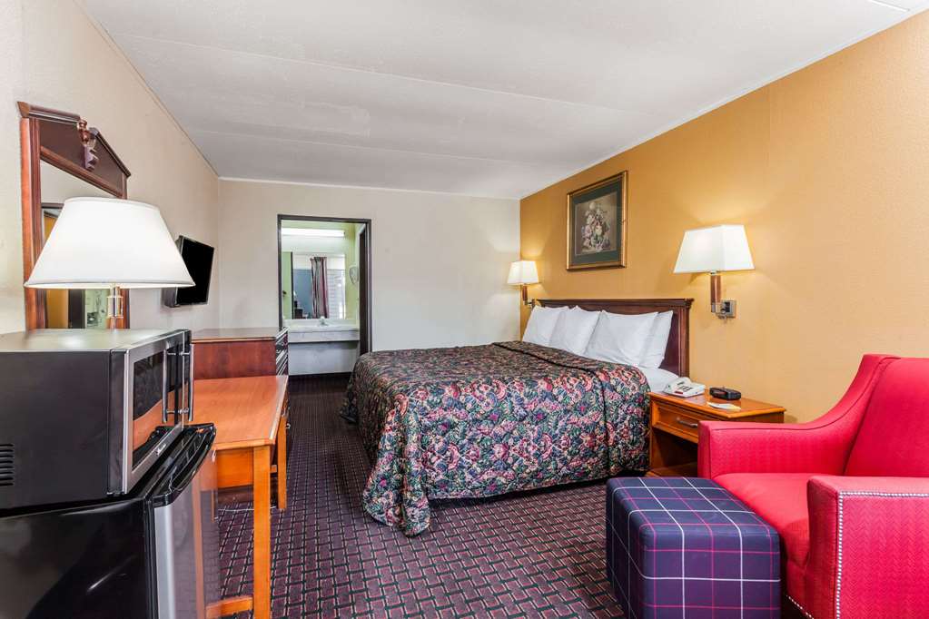 Days Inn by Wyndham Seymour - photo 13