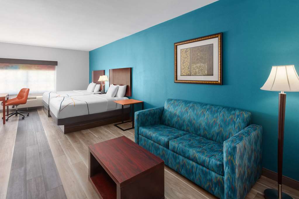 La Quinta Inn & Suites by Wyndham Woodward - photo 14