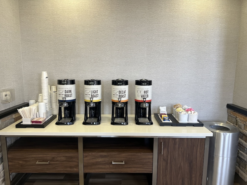 Hampton Inn & Suites Barstow - photo 54