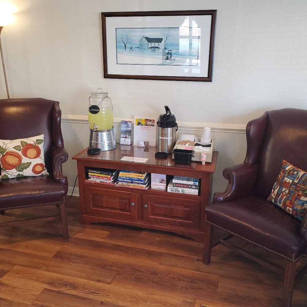 The Village Inn Harrisonburg - photo 3