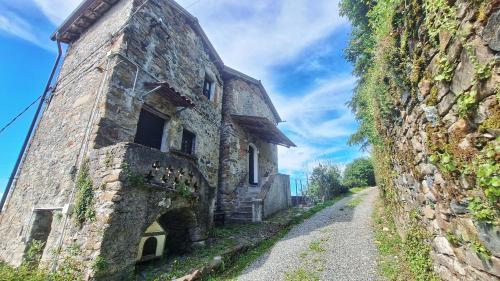 Ca' Vegia — 4-Star Luxury Hotel in Casaleggio Boiro, Italy