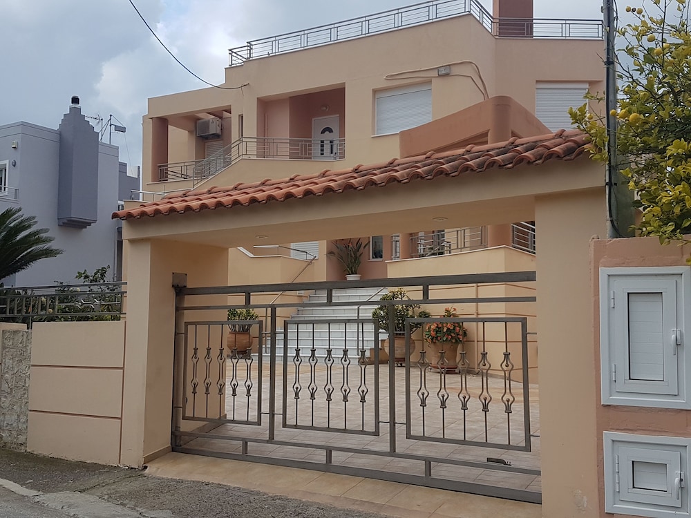 Ria's Sea View Apartment — 4-Star Luxury Hotel in Chania, Greece