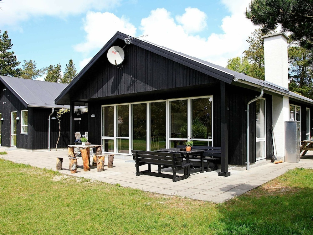 Beautiful Holiday Home in Oksbøl With Private Whirlpool — 4-Star Luxury Hotel in Oksbol, Denmark