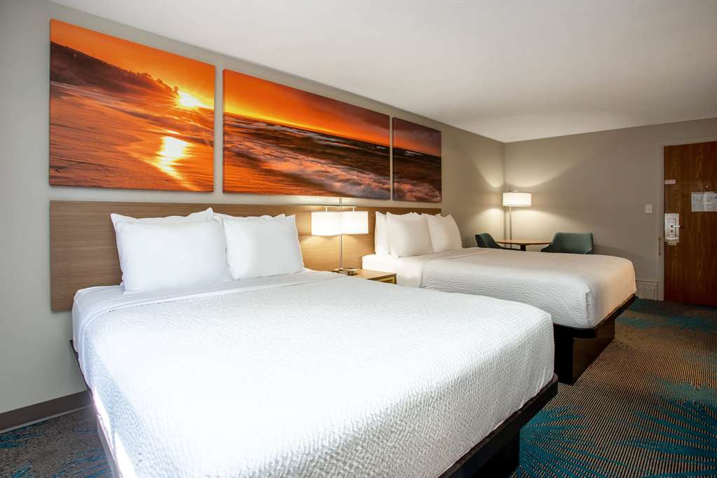 Days Inn by Wyndham Marquette - photo 14