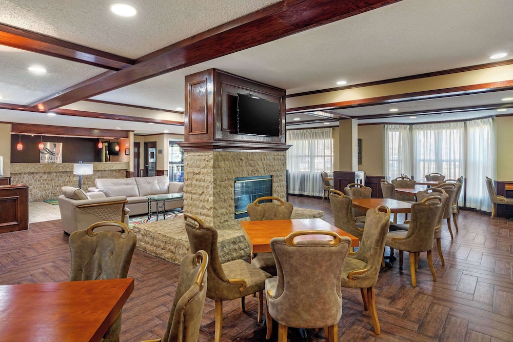Quality Suites Addison Dallas - photo 43