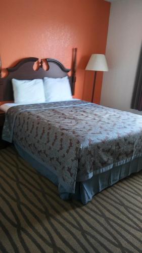 President Inn & Suites - photo 27