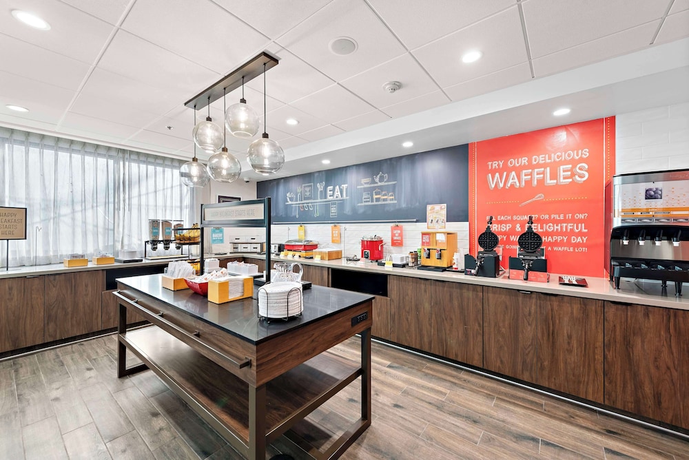 Hampton Inn by Hilton Los Angeles Airport - photo 28