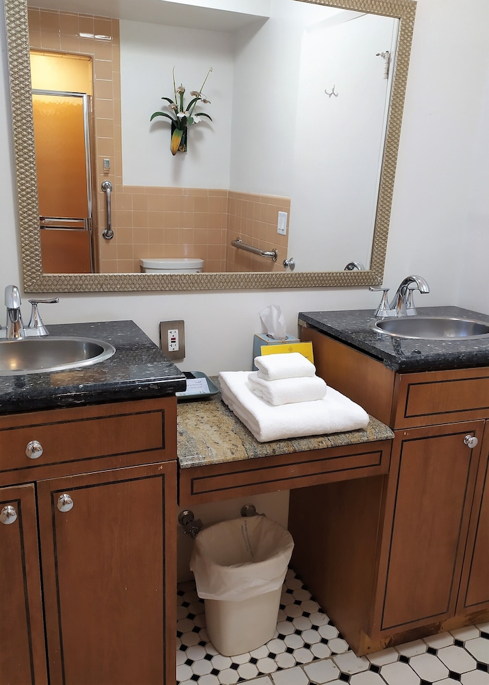 Manhattan Tower Apartment Hotel - photo 125