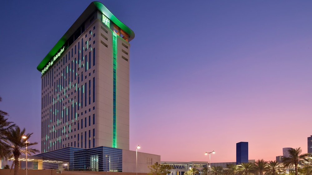 Holiday Inn & Suites Dubai Festival City by IHG - carbon neutral hotel in Dubai