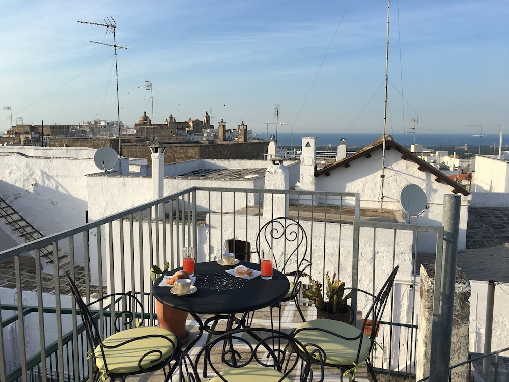 Under the Cherry Moon - carbon neutral hotel in Ostuni