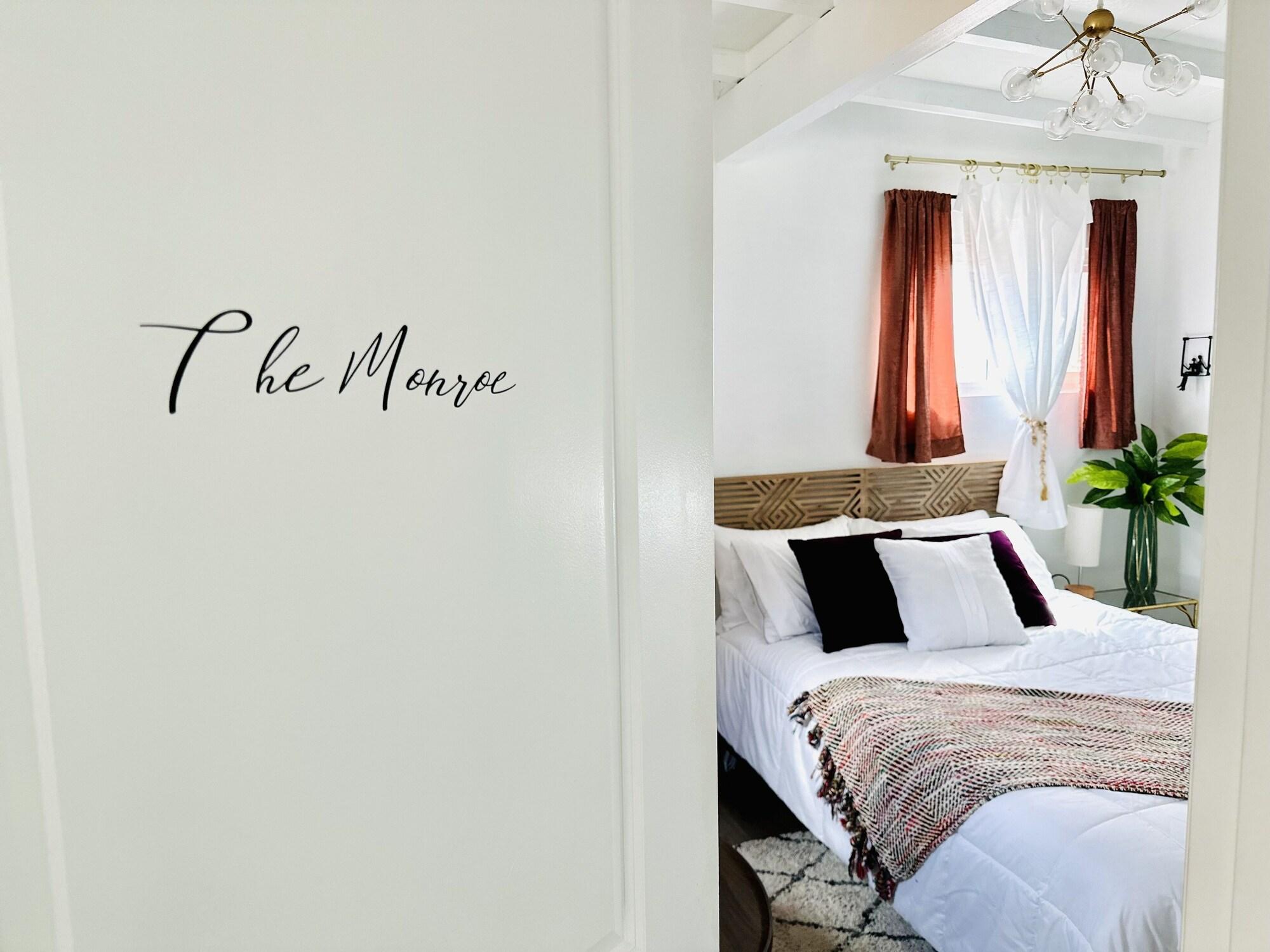 The Desert Monroe Hot Tub Firepit Games By Joshua Tree National Park in Twentynine Palms, United States