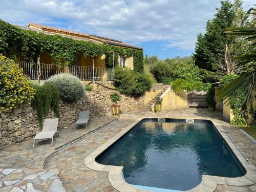 Villa spacieuse à Anduze avec piscine privée — 4-Star Luxury Hotel in La Tour, France