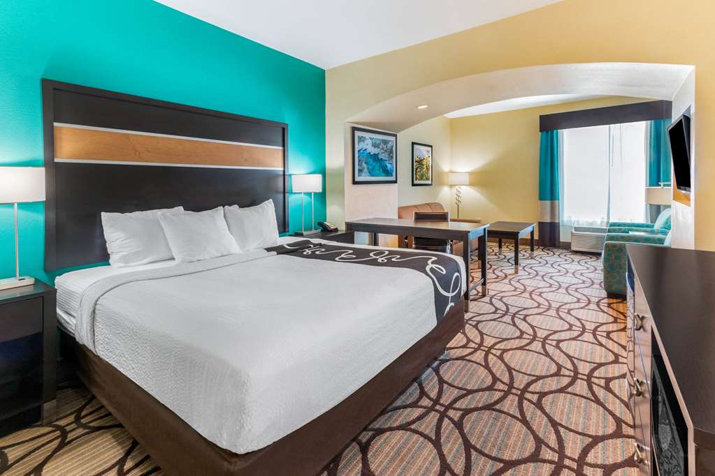 La Quinta Inn & Suites by Wyndham Carlsbad - photo 35