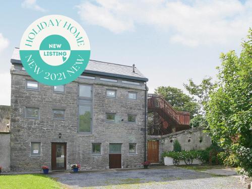 Kinvara Suites No 2 Top Floor by Trident Holiday Homes — 4-Star Luxury Hotel in Gaillimh, Republic of Ireland