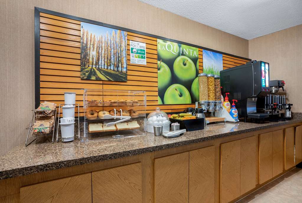 La Quinta Inn & Suites by Wyndham Seattle Sea Tac Airport - photo 7
