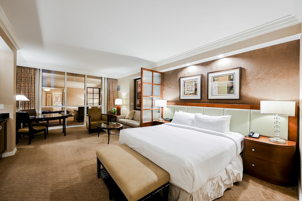 StripViewSuites at Signature - photo 13