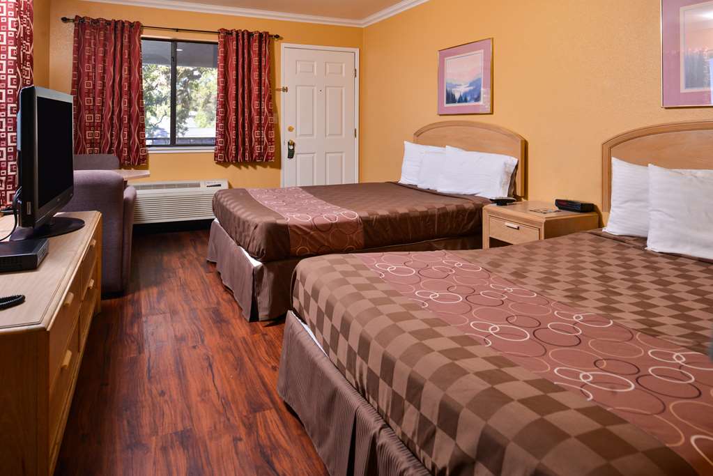 Americas Best Value Inn & Suites Clearlake Wine Country - photo 9